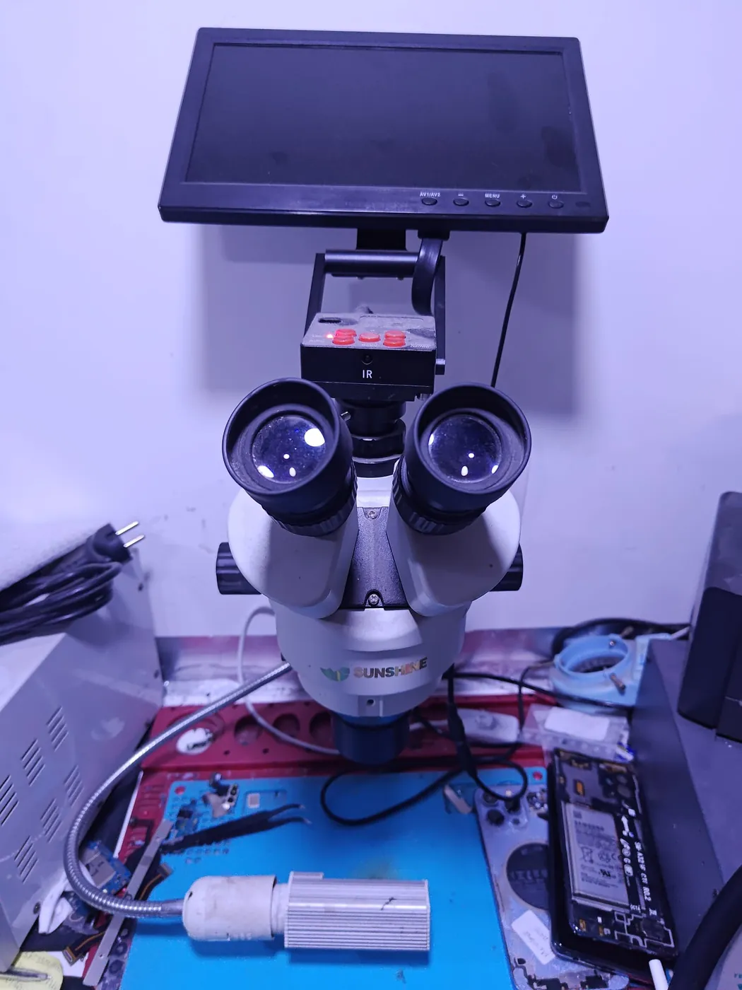 Microscope binoculaire pour la réparation de clés électroniques